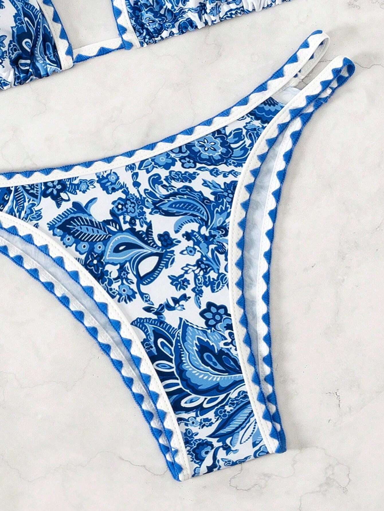 Bikini Paisley – Top Triangular Halter con Estampado Floral