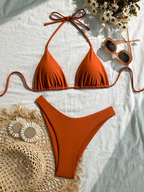 Bikini Malibu – Top Triangular Halter con Cordón Ajustable