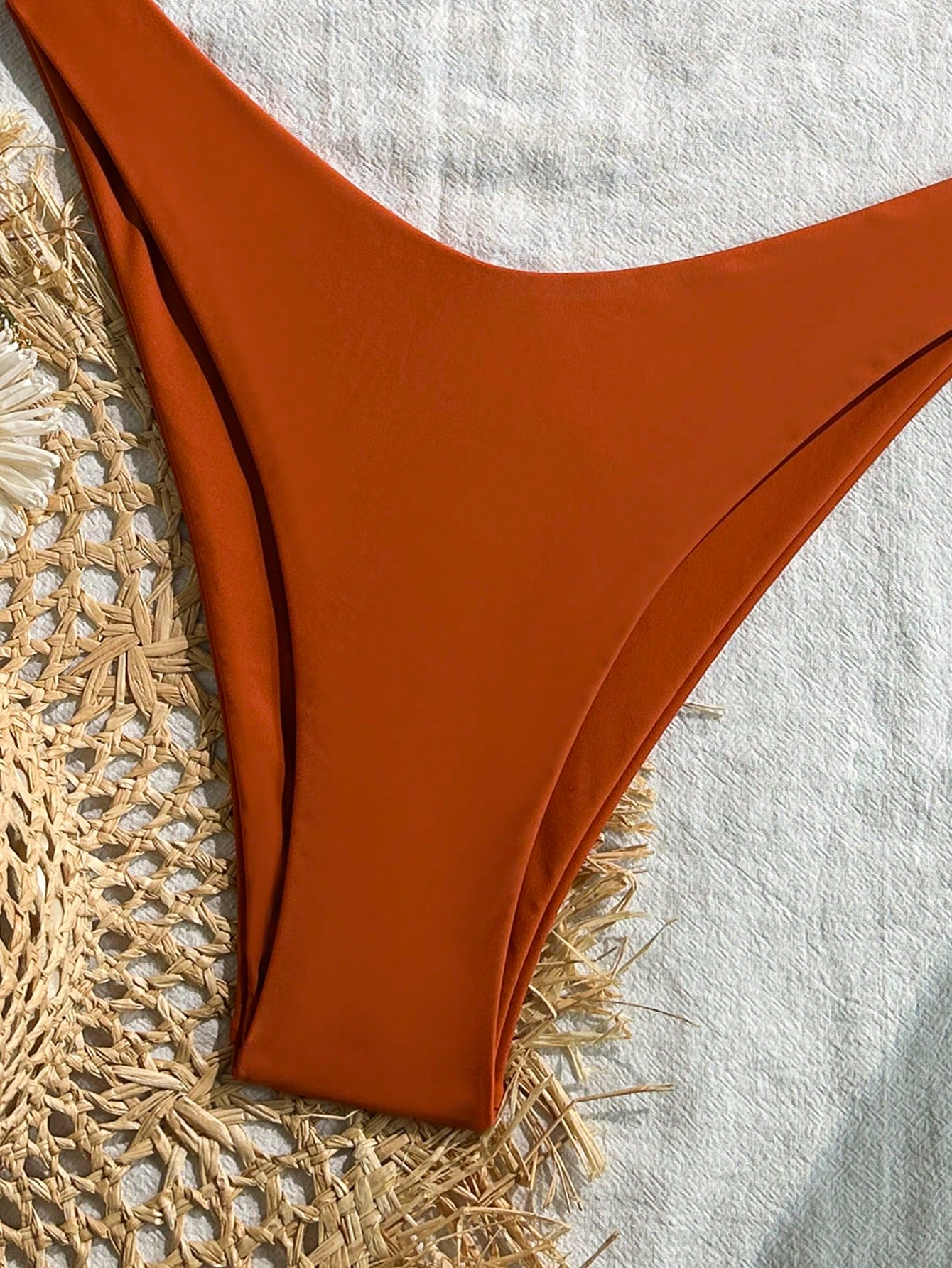 Bikini Malibu – Top Triangular Halter con Cordón Ajustable