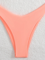 Bikini Malibu – Top Triangular Halter con Cordón Ajustable