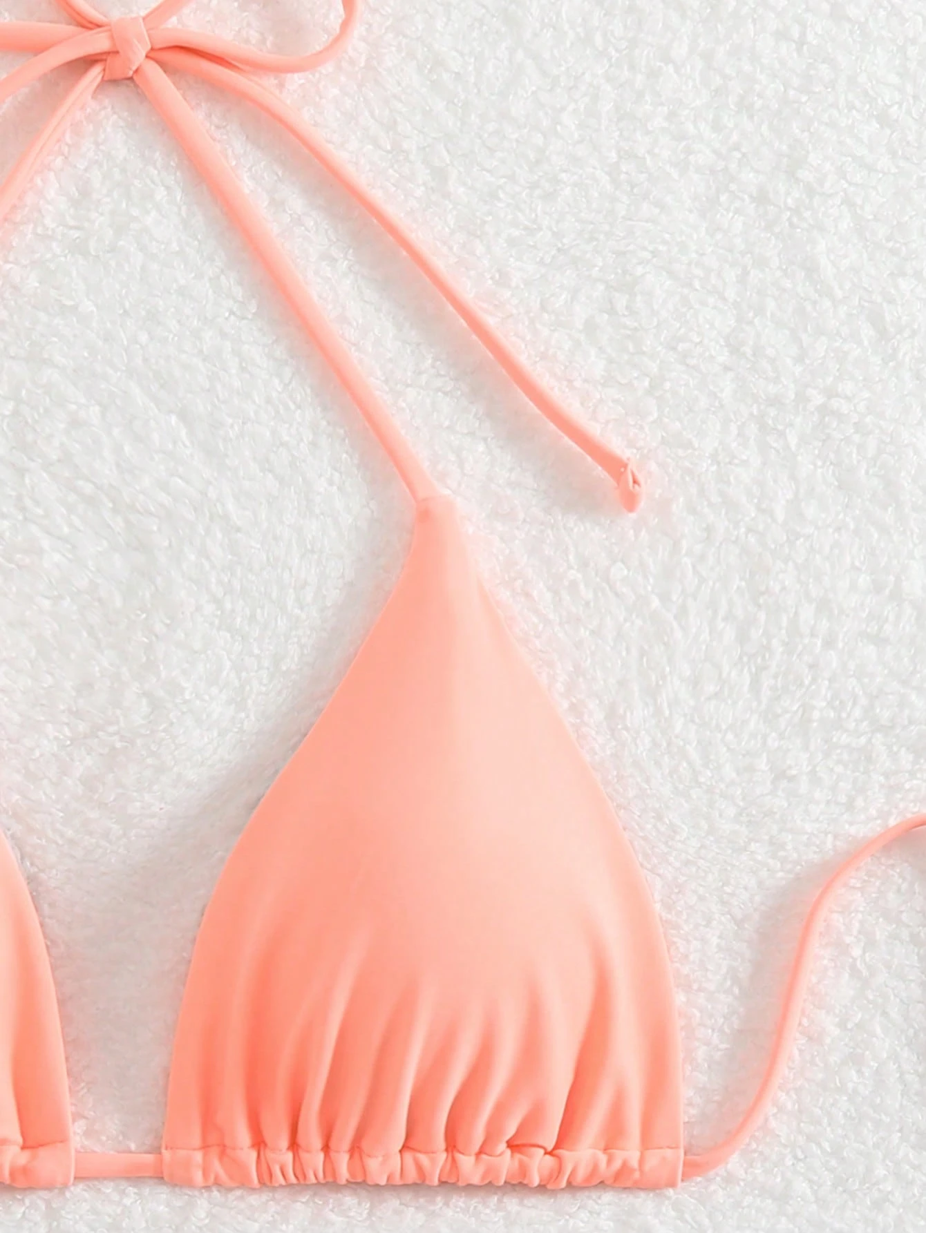 Bikini Malibu – Top Triangular Halter con Cordón Ajustable