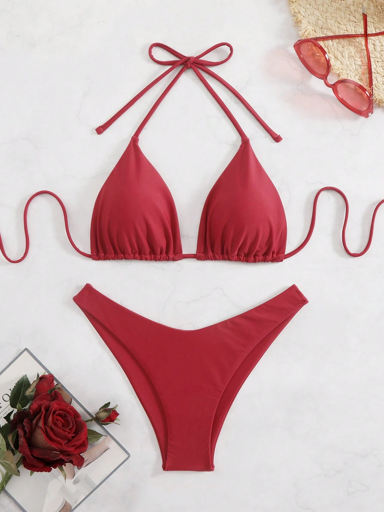 Bikini Malibu – Top Triangular Halter con Cordón Ajustable