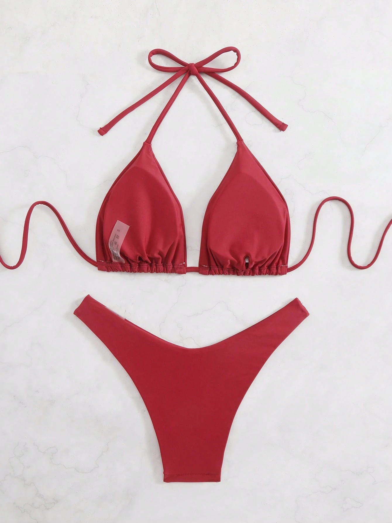 Bikini Malibu – Top Triangular Halter con Cordón Ajustable