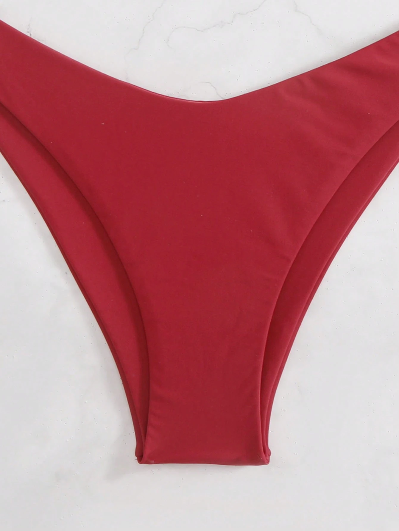 Bikini Malibu – Top Triangular Halter con Cordón Ajustable