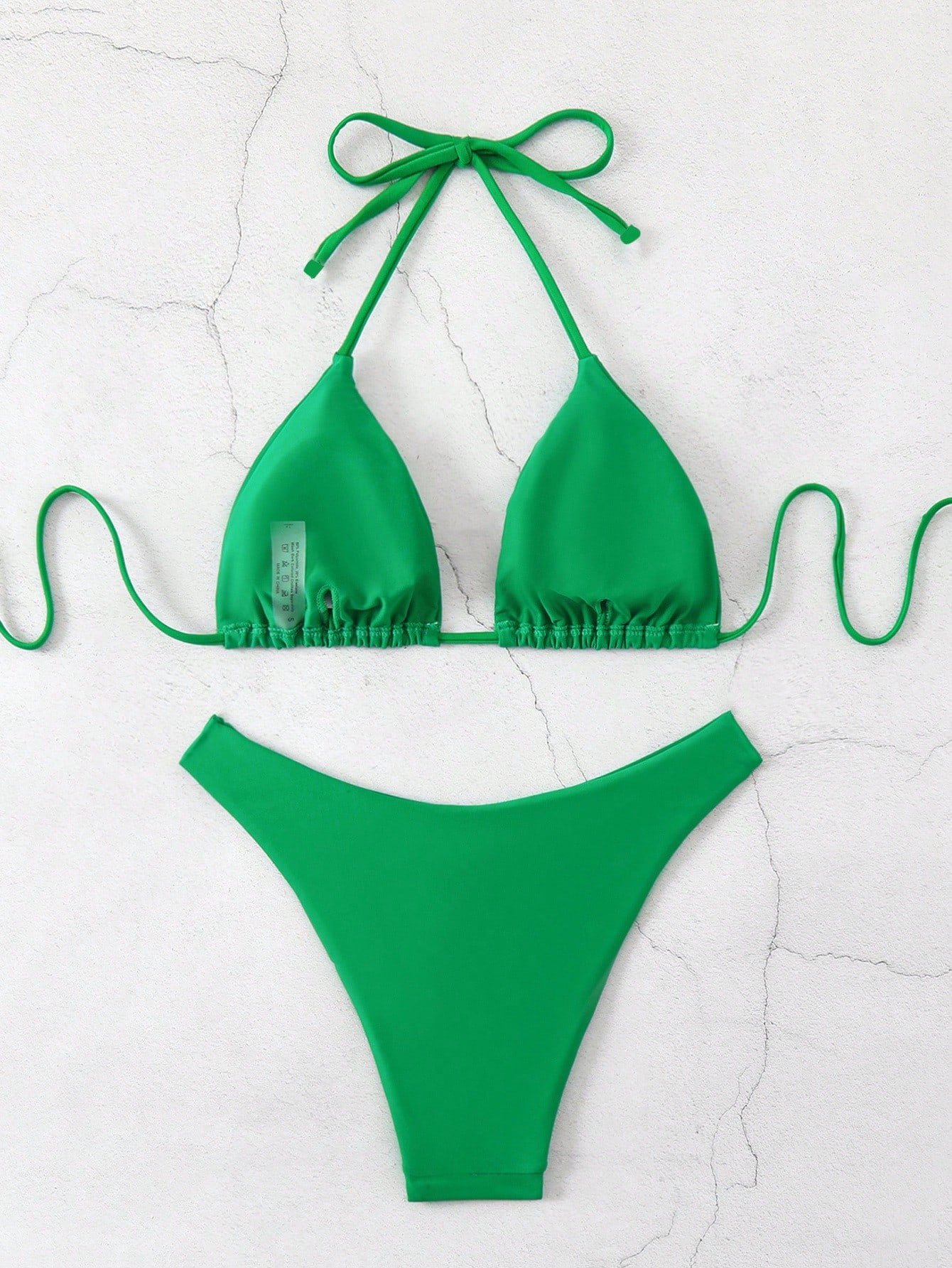 Bikini Malibu – Top Triangular Halter con Cordón Ajustable