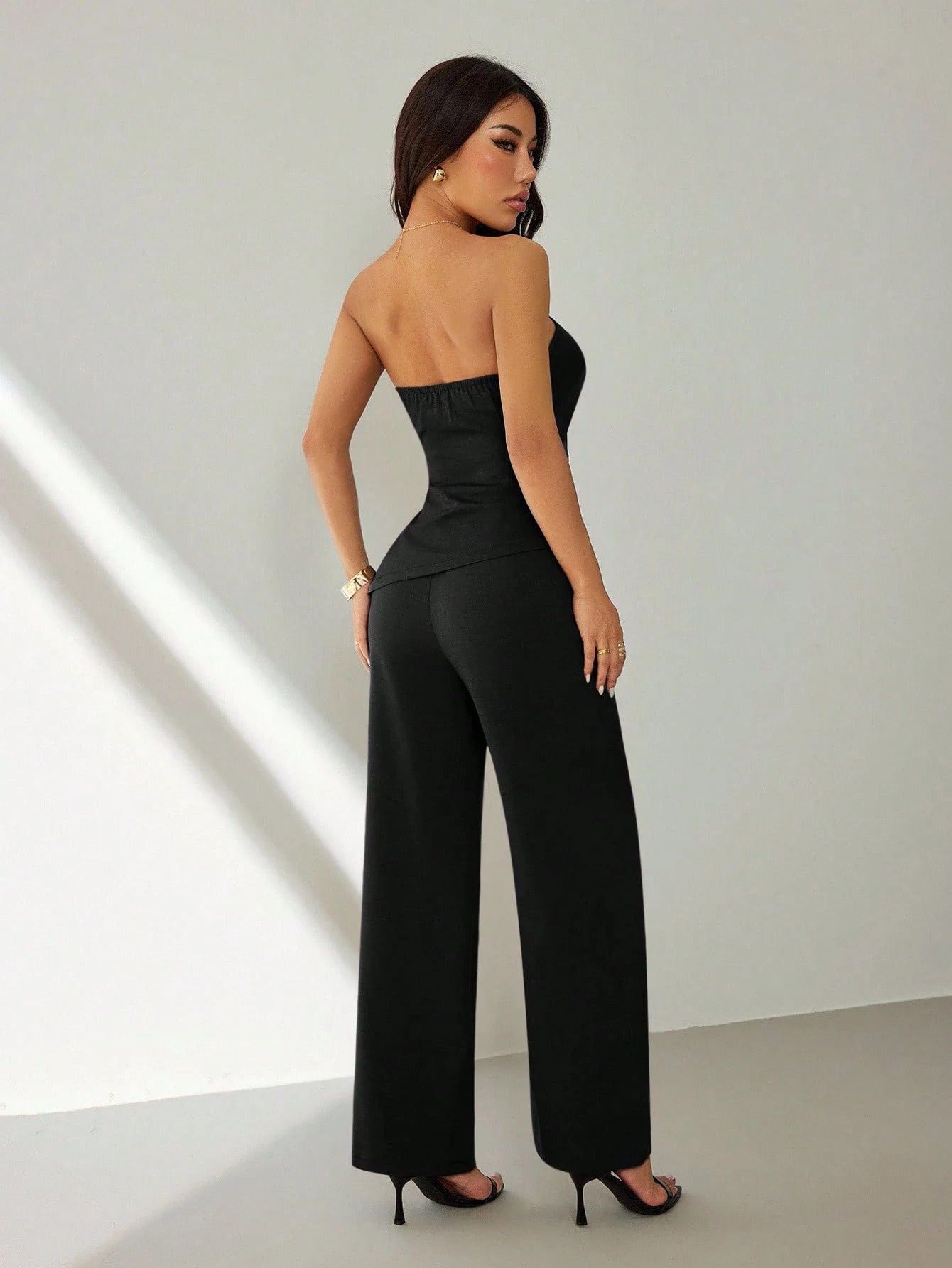 Conjunto Noir – Top Strapless Fruncido con Pantalón Pierna Ancha