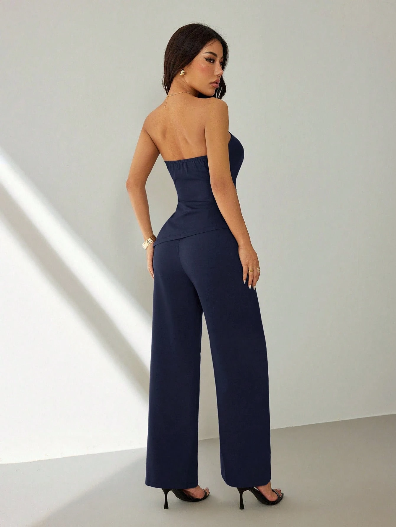 Conjunto Noir – Top Strapless Fruncido con Pantalón Pierna Ancha