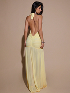 Vestido Scarlett – Halter Fruncido con Escote V y Abertura Alta