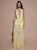 Vestido Scarlett – Halter Fruncido con Escote V y Abertura Alta