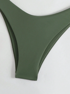 Bikini Malibu – Top Triangular Halter con Cordón Ajustable