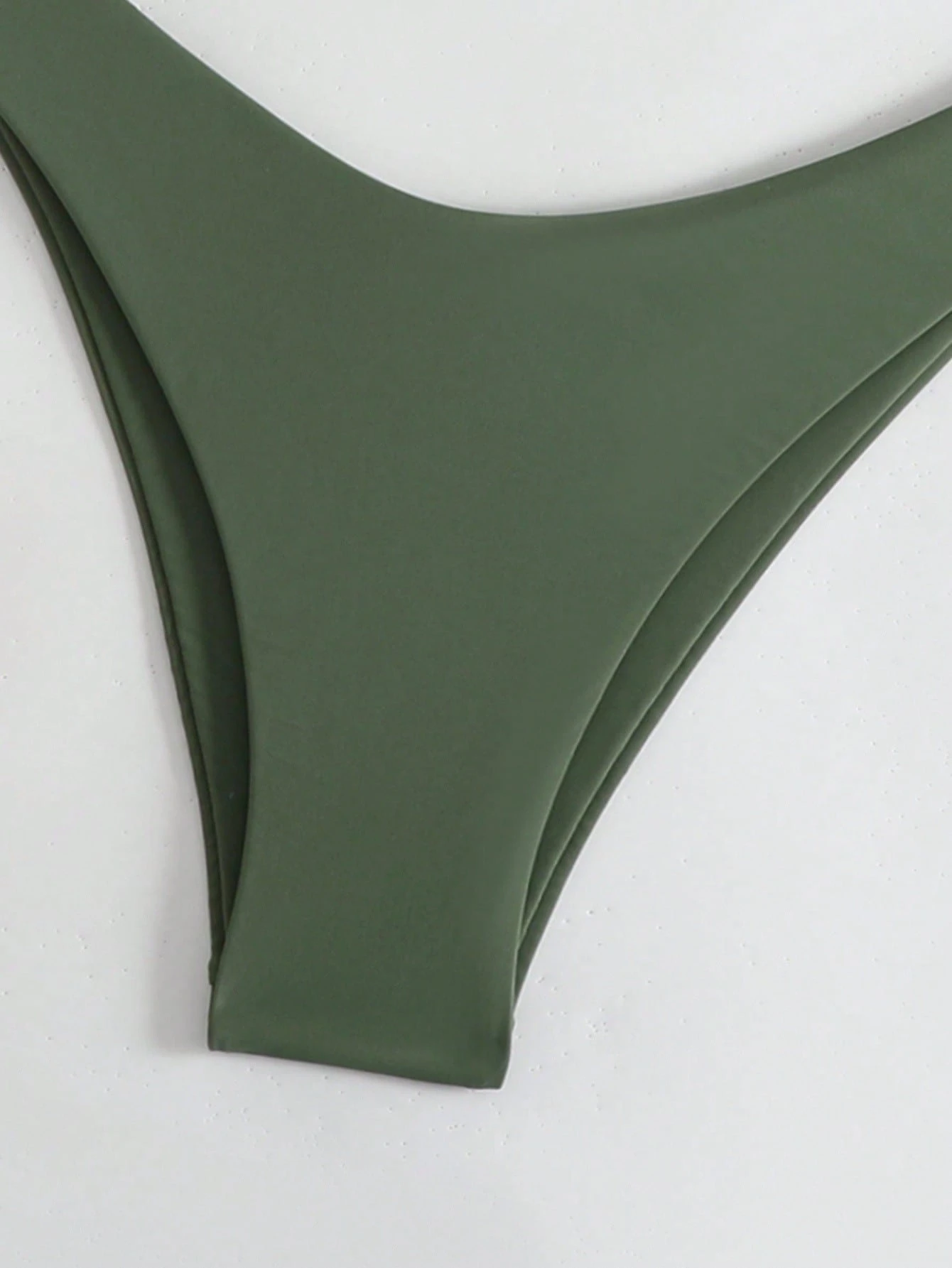 Bikini Malibu – Top Triangular Halter con Cordón Ajustable