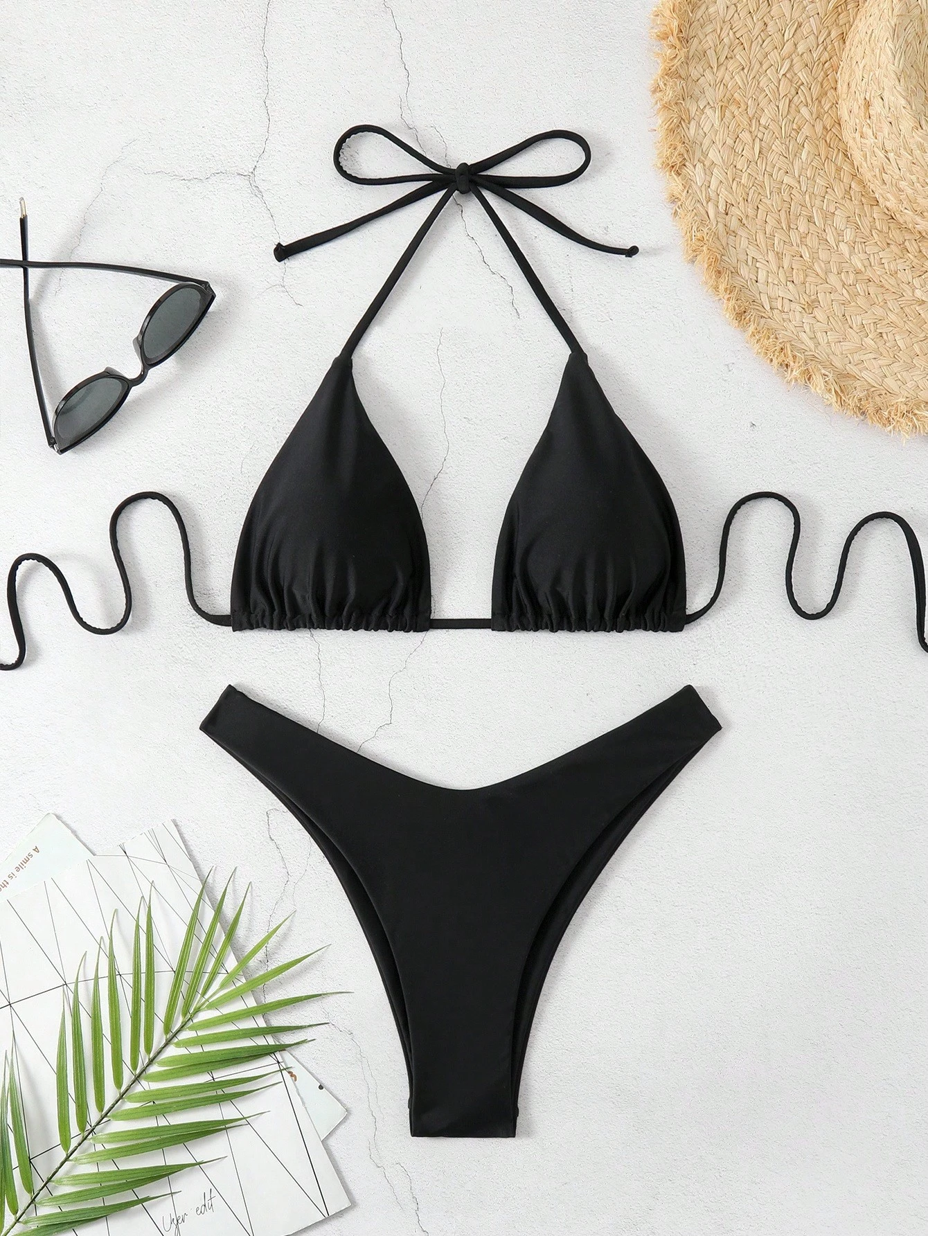 Bikini Malibu – Top Triangular Halter con Cordón Ajustable