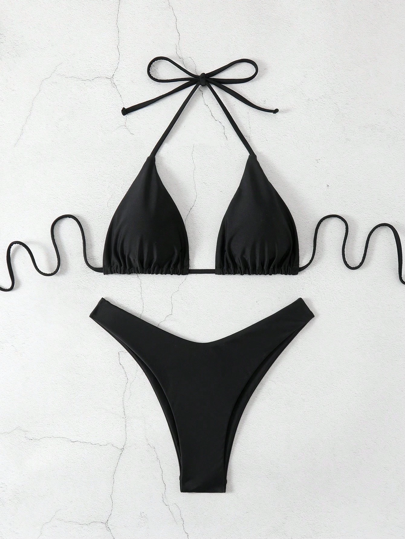 Bikini Malibu – Top Triangular Halter con Cordón Ajustable