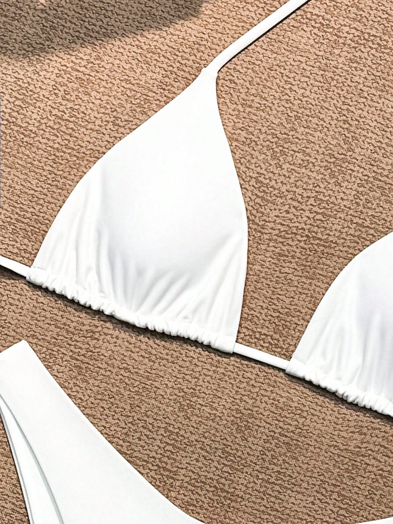 Bikini Malibu – Top Triangular Halter con Cordón Ajustable