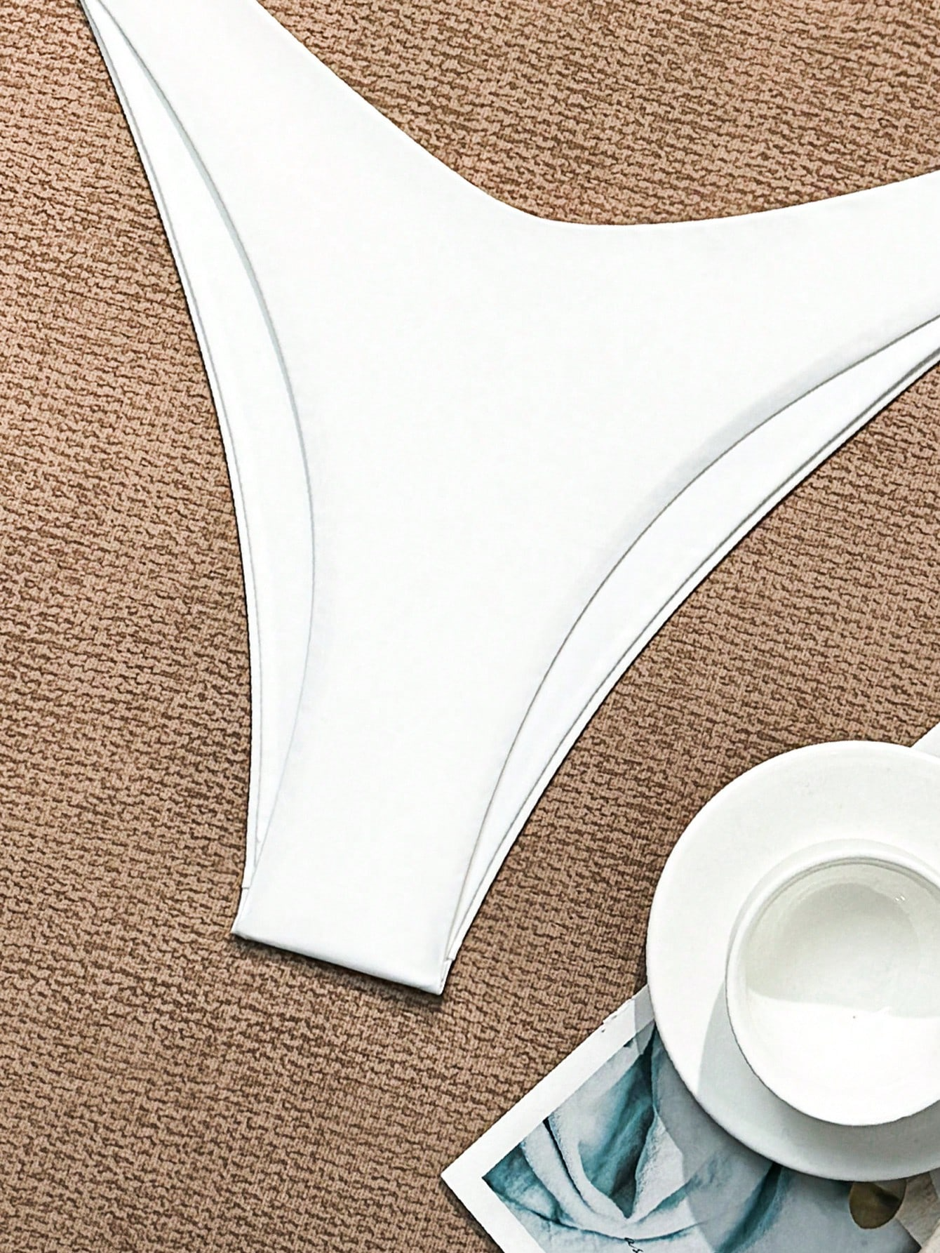 Bikini Malibu – Top Triangular Halter con Cordón Ajustable