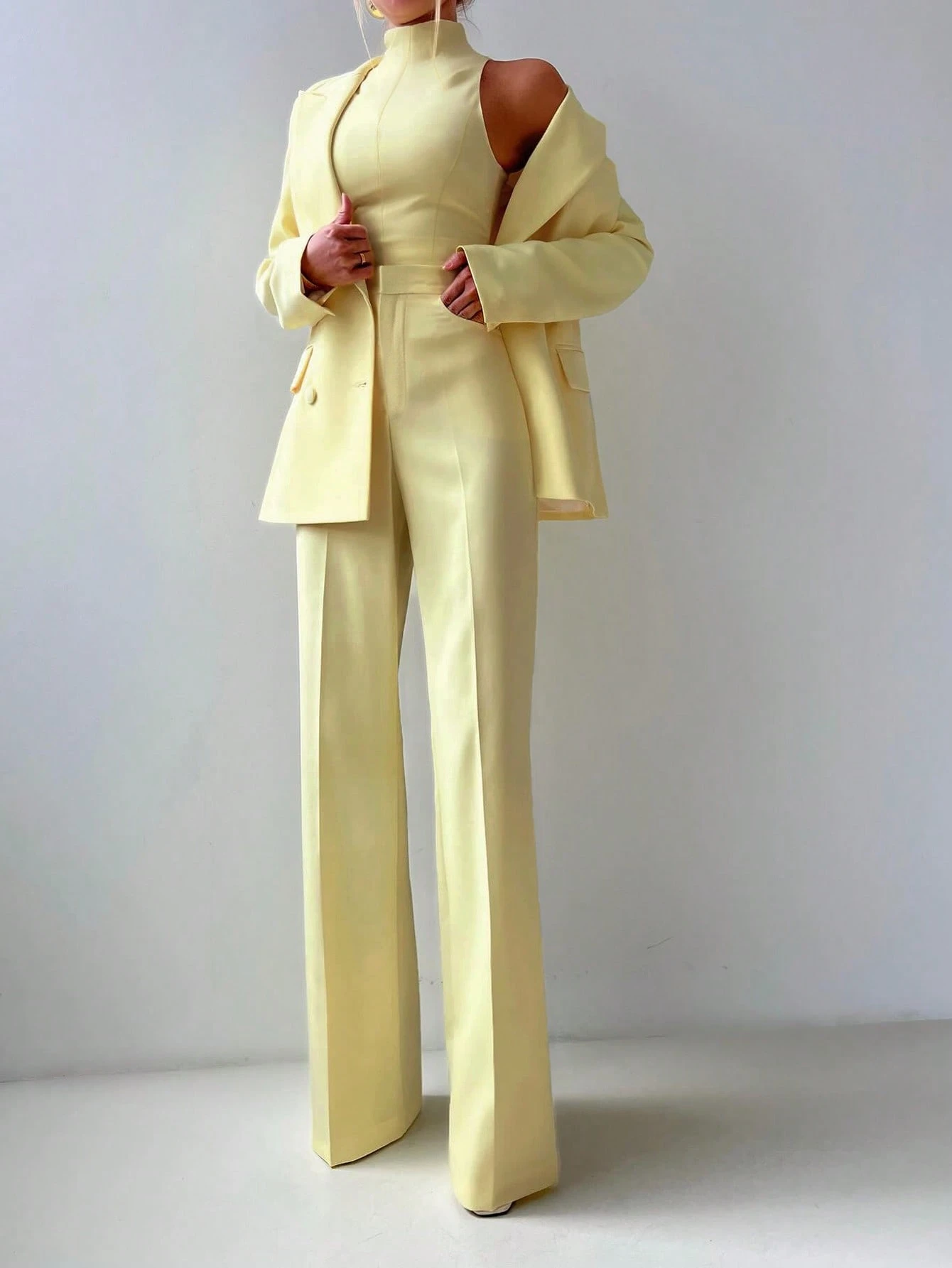 Set Lumière – Blazer, Top Cuello Alto y Pantalón Pierna Ancha