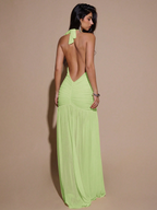 Vestido Scarlett – Halter Fruncido con Escote V y Abertura Alta