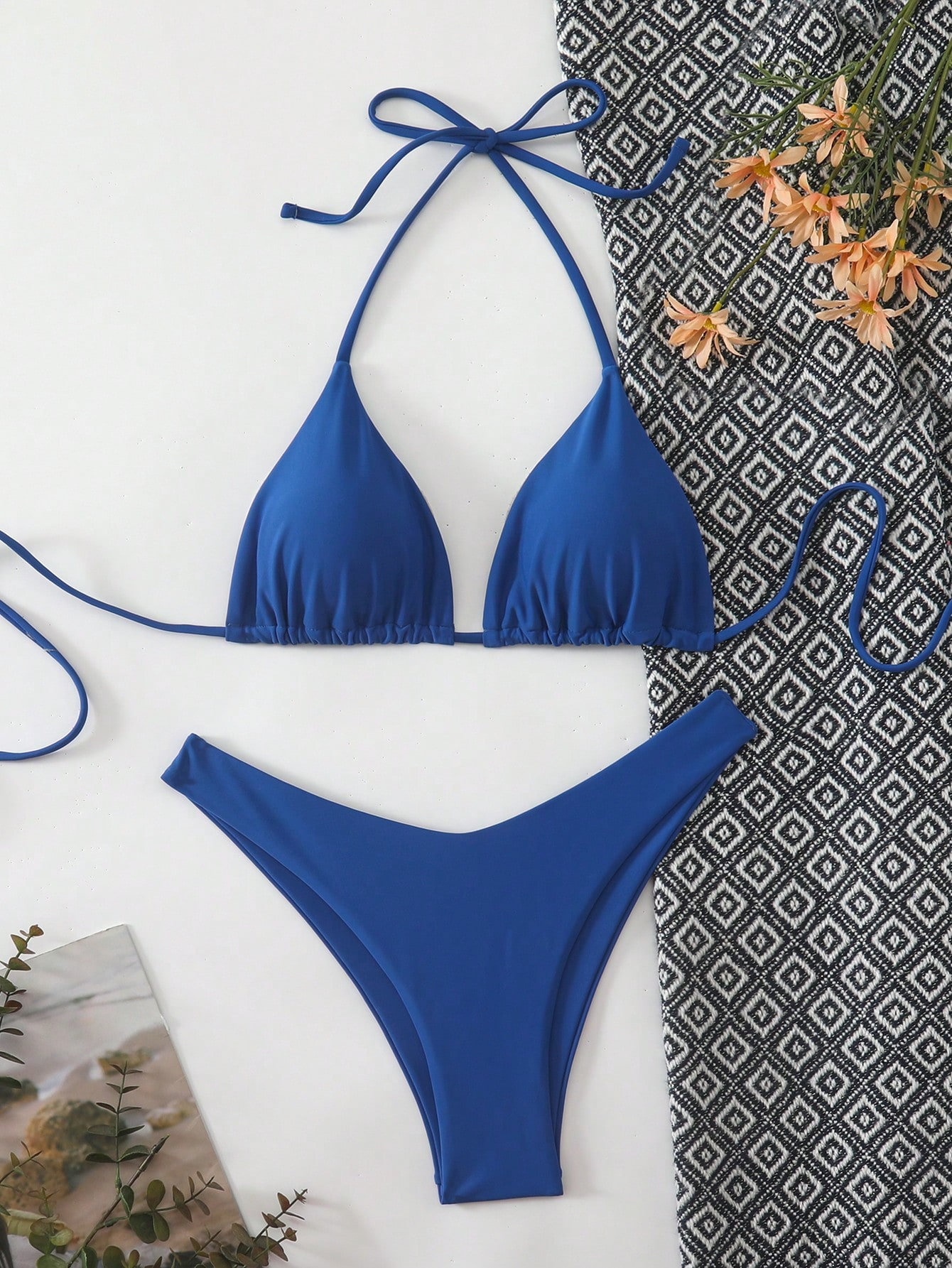 Bikini Malibu – Top Triangular Halter con Cordón Ajustable