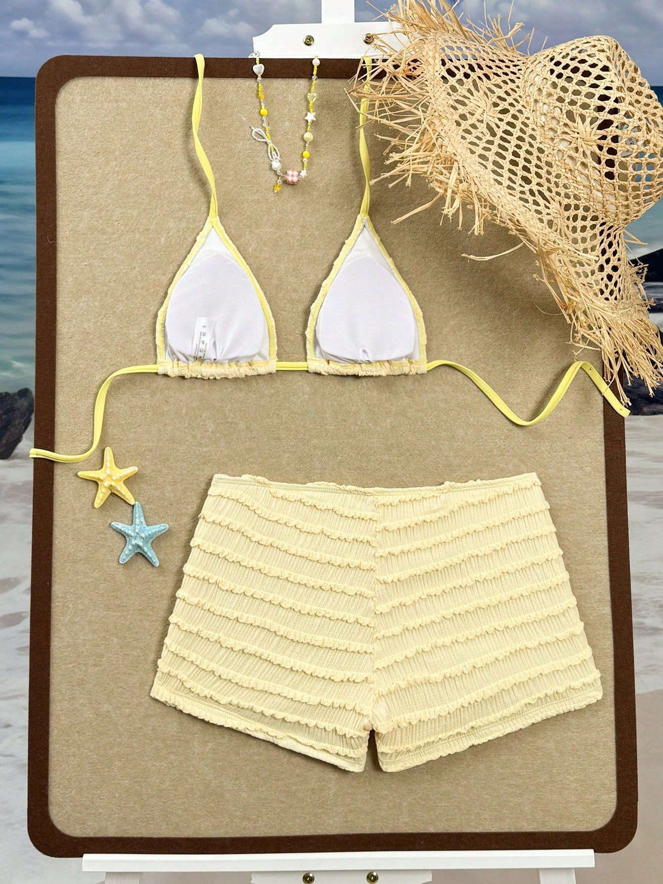 Bikini Estrella – Top Triangular con Short y Parche Dorado