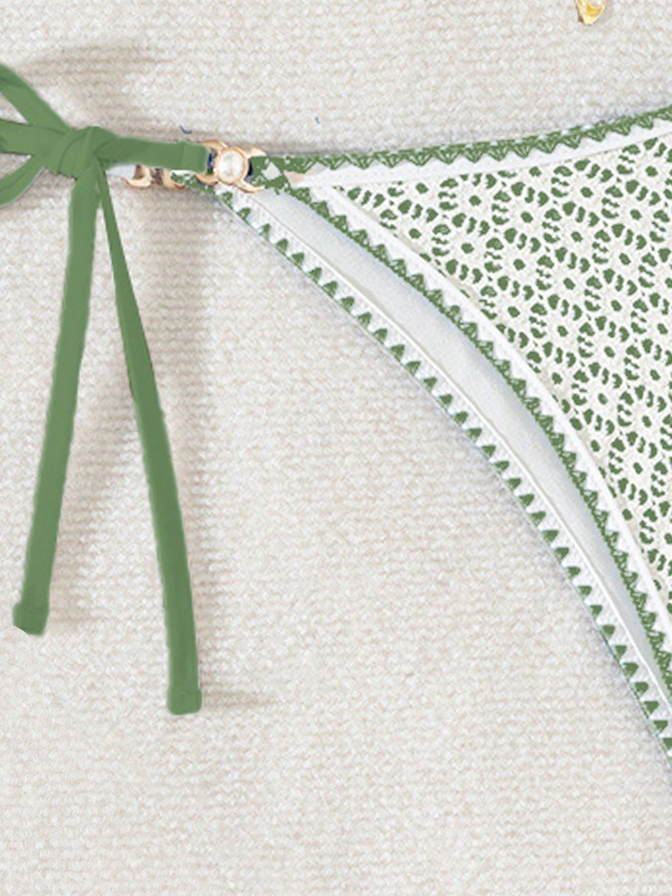 Bikini Capri Encaje – Crochet Triangular con Herrajes