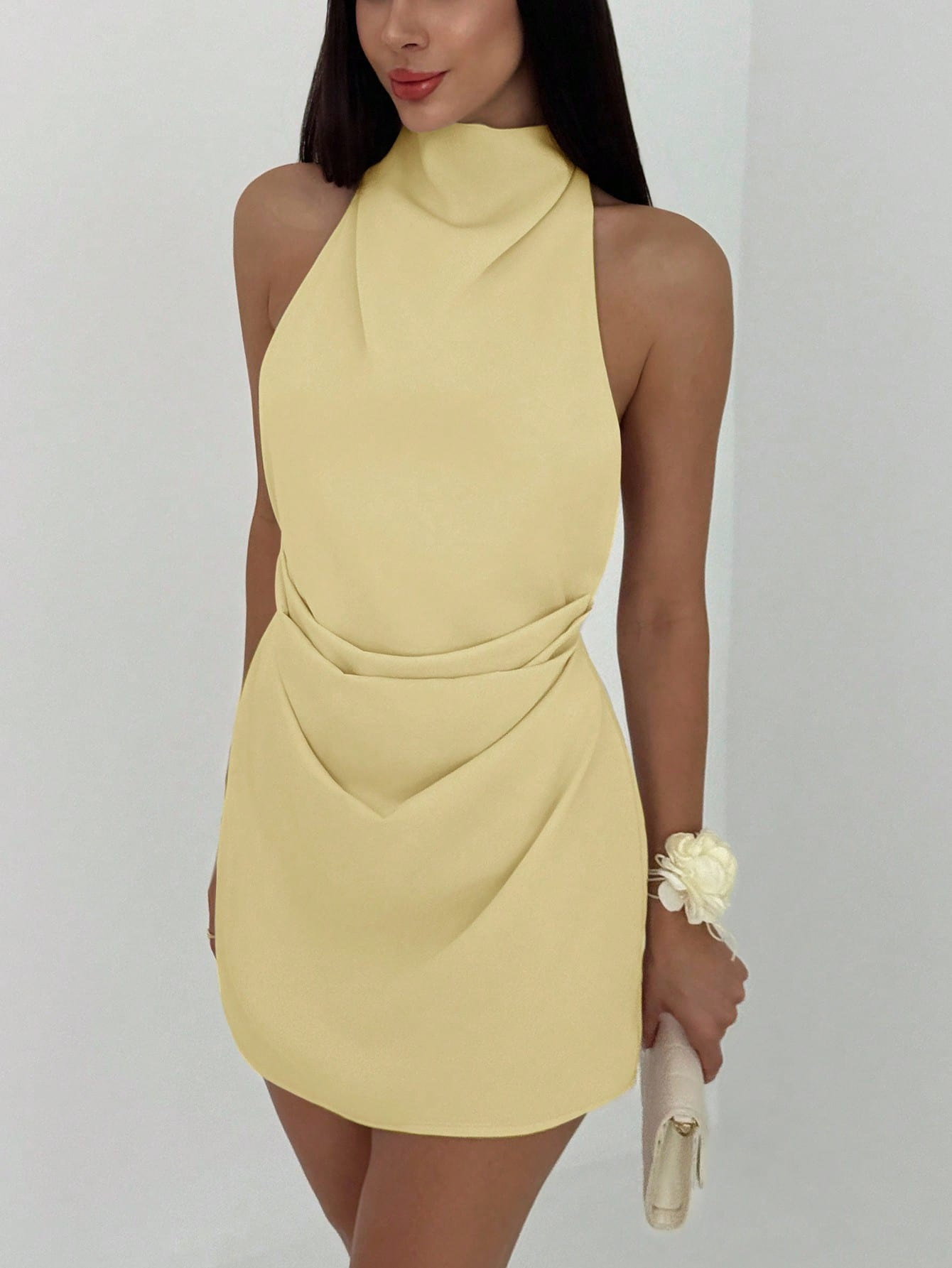 Vestido Cannes Drapeado – Halter Mini con Espalda Descubierta