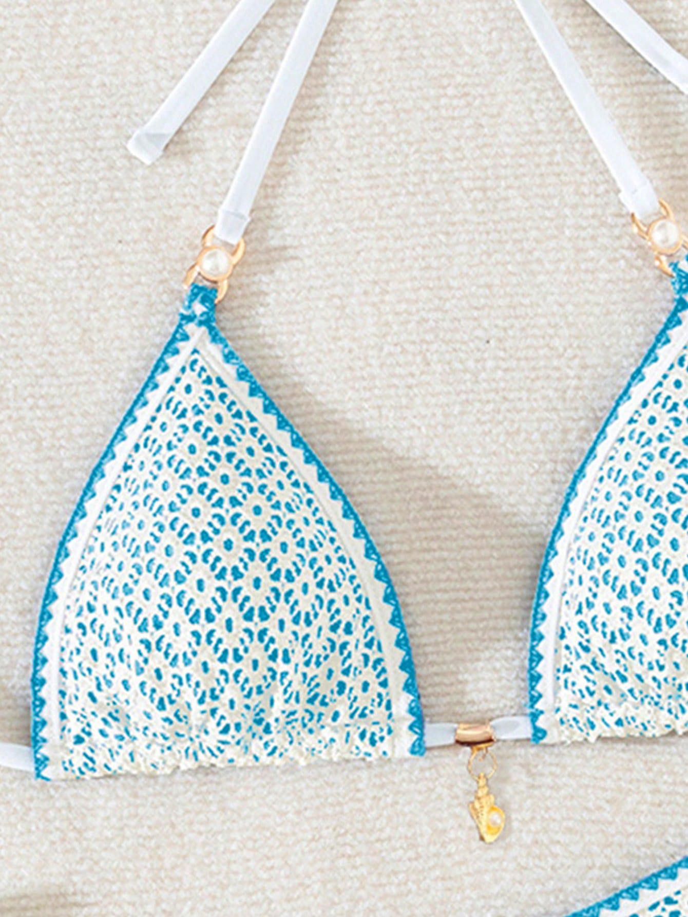 Bikini Capri Encaje – Crochet Triangular con Herrajes