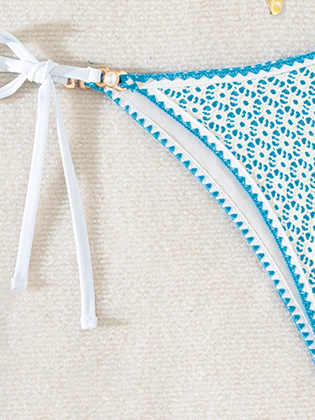 Bikini Capri Encaje – Crochet Triangular con Herrajes
