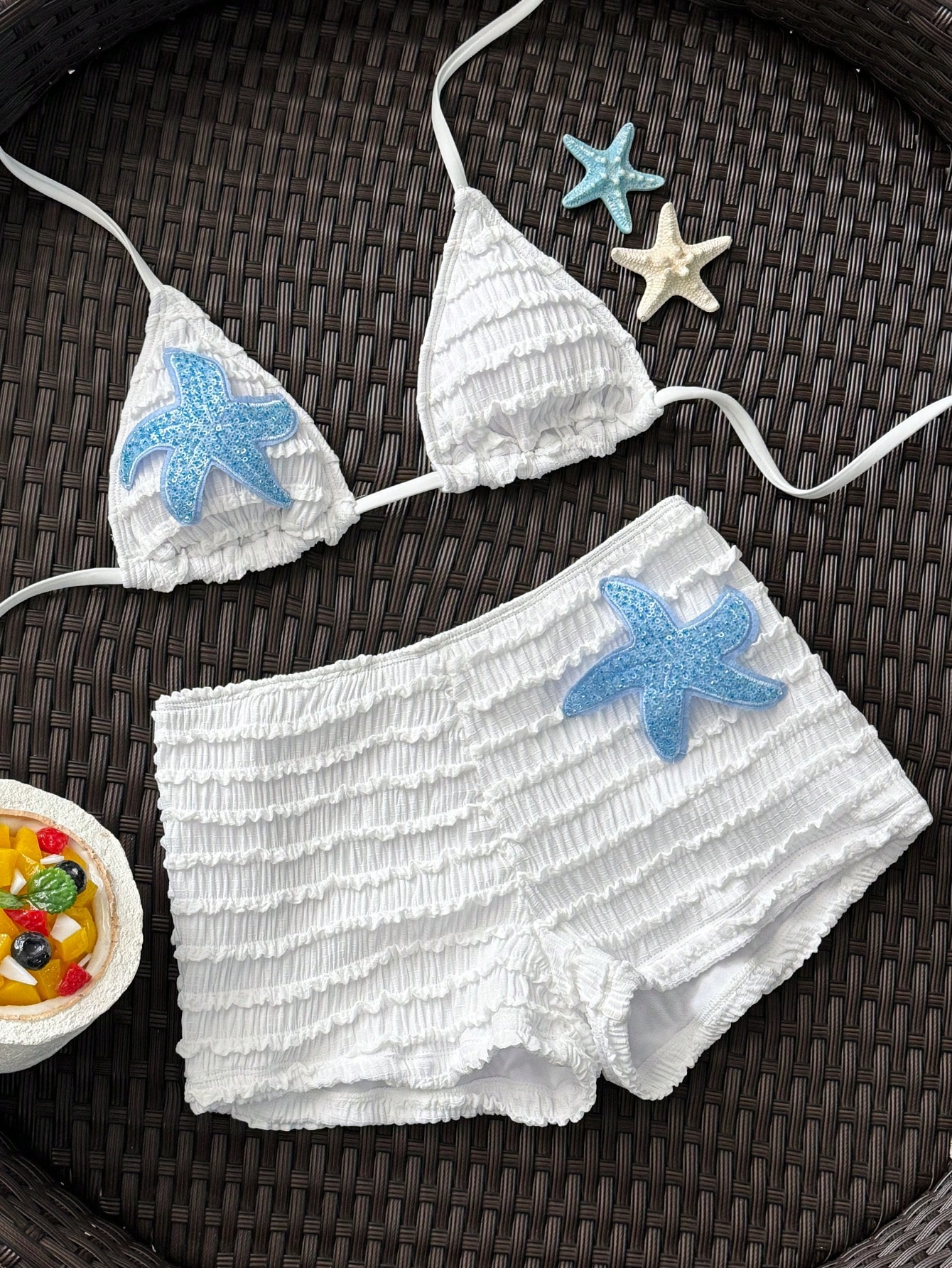 Bikini Estrella – Top Triangular con Short y Parche Dorado