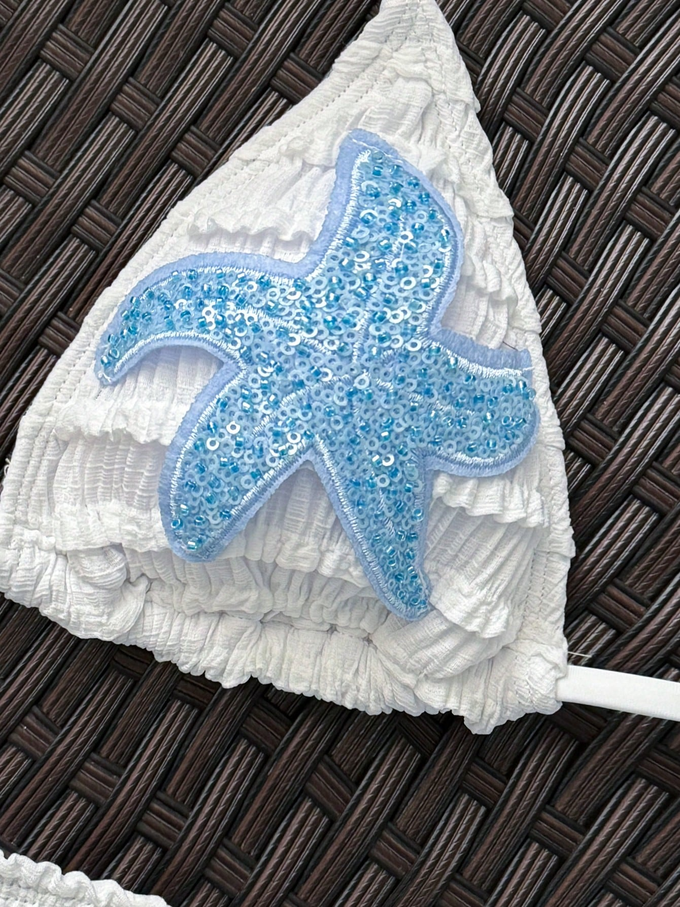 Bikini Estrella – Top Triangular con Short y Parche Dorado
