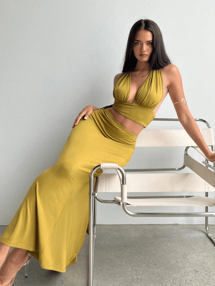 Set Atenas – Crop Top Halter Escote V con Falda Larga Fruncida - MARYLUS
