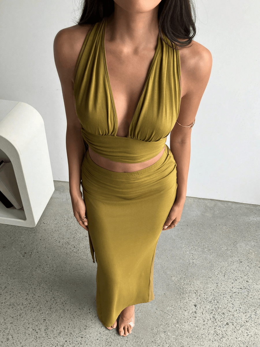 Set Atenas – Crop Top Halter Escote V con Falda Larga Fruncida - MARYLUS