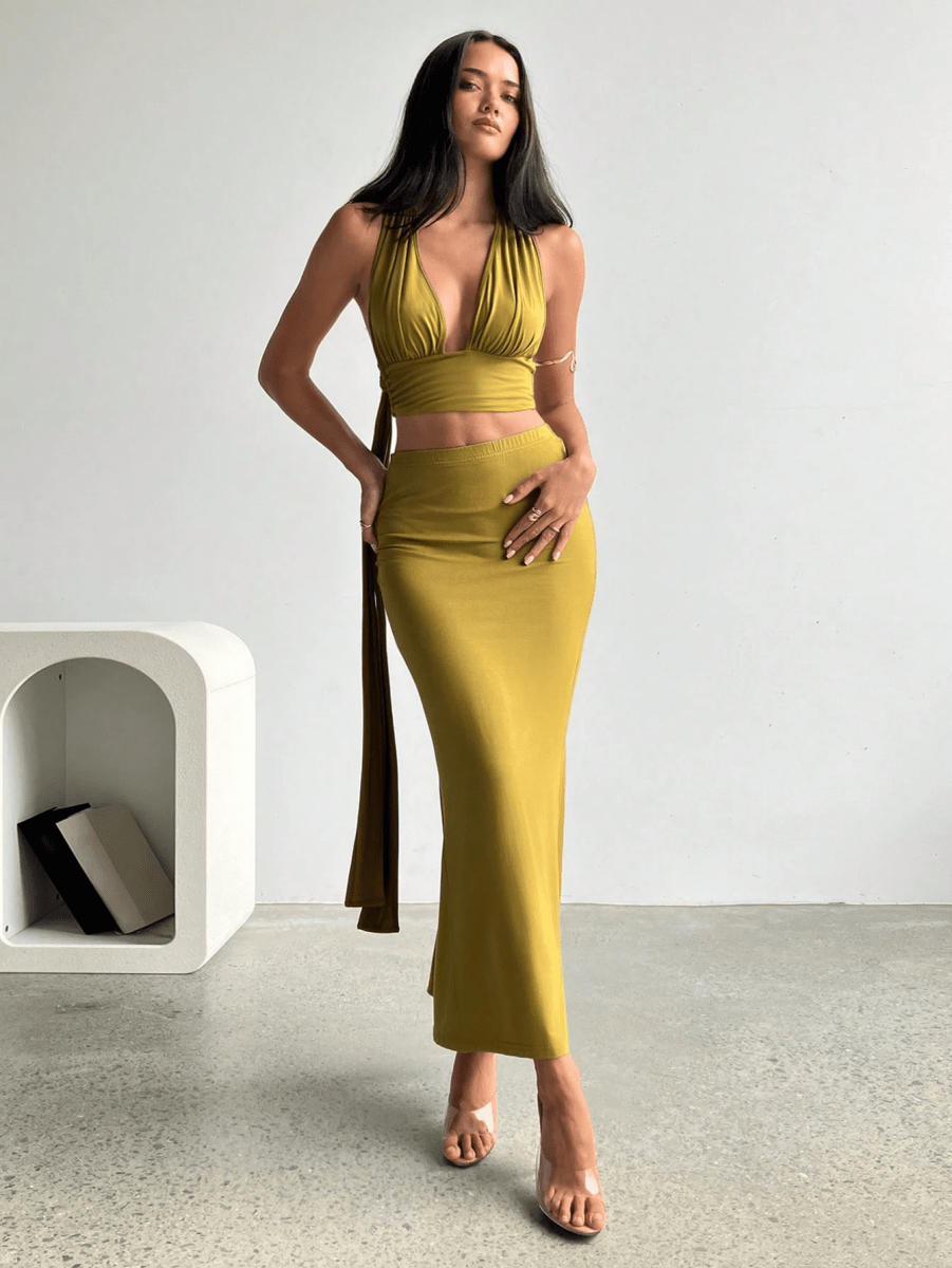 Set Atenas – Crop Top Halter Escote V con Falda Larga Fruncida - MARYLUS