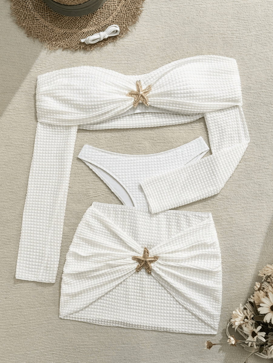 Set Coral – Bikini Off - Shoulder con Panty, Minifalda y Broche Estrella - MARYLUS