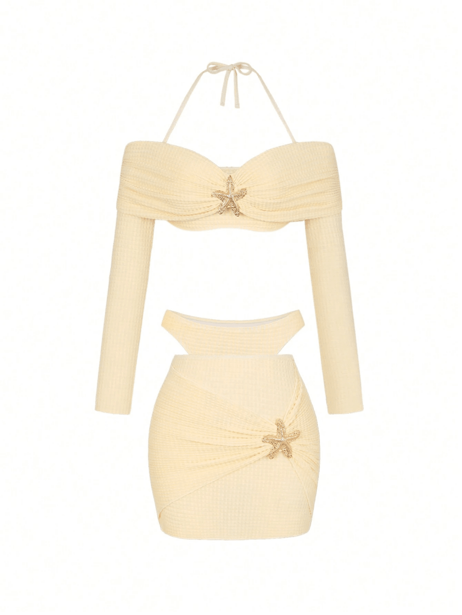 Set Coral – Bikini Off - Shoulder con Panty, Minifalda y Broche Estrella - MARYLUS