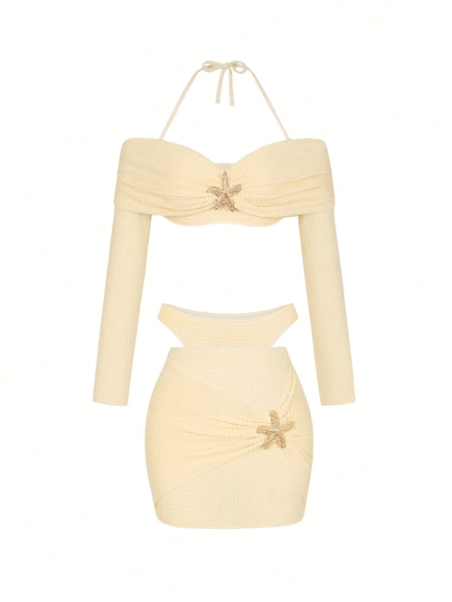 Set Coral – Bikini Off - Shoulder con Panty, Minifalda y Broche Estrella - MARYLUS