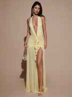 Vestido Scarlett – Halter Fruncido con Escote V y Abertura Alta - MARYLUS