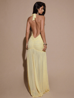 Vestido Scarlett – Halter Fruncido con Escote V y Abertura Alta - MARYLUS