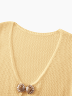 Vestido Soleil – Mini Tejido con Escote V Profundo y Detalle Dorado - MARYLUS