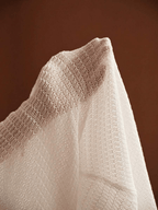 Vestido Soleil – Mini Tejido con Escote V Profundo y Detalle Dorado - MARYLUS